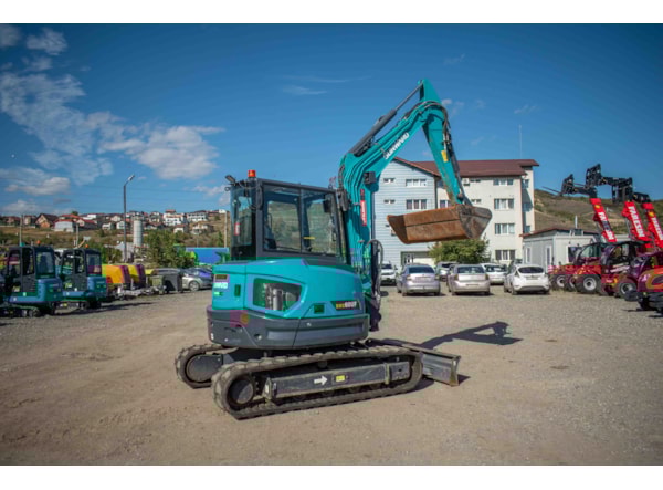 Midiexcavator SUNWARD 60 uf DISPONIBIL PENTRU INCHIRIERE de vanzare